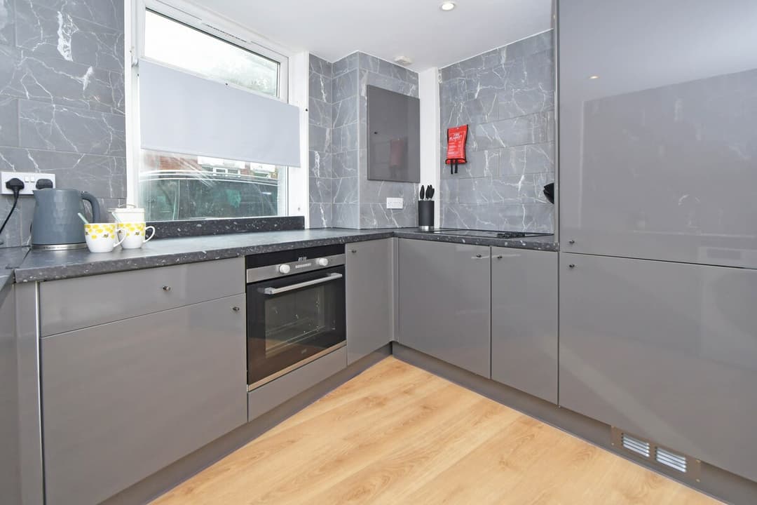 Spacious 3 Bedroom Modern House In Cheshire East - View 6