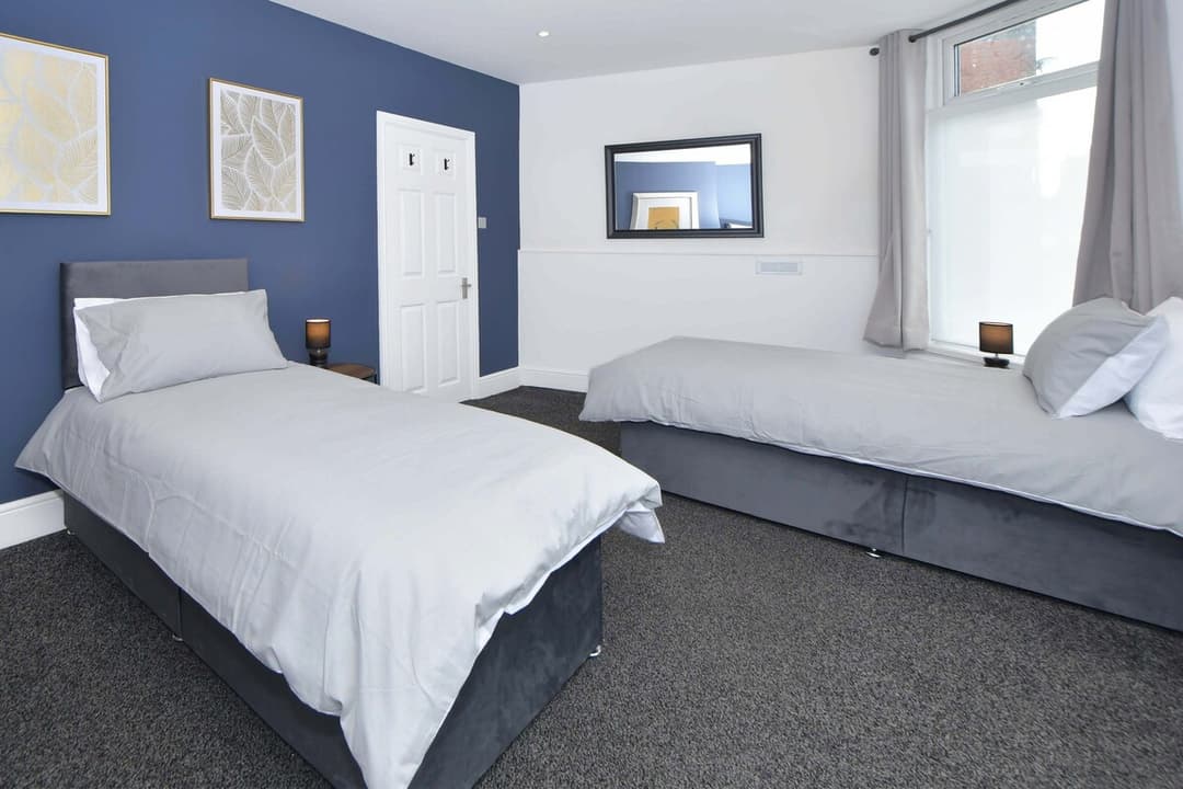 Spacious 3 Bedroom Modern House In Cheshire East - View 9
