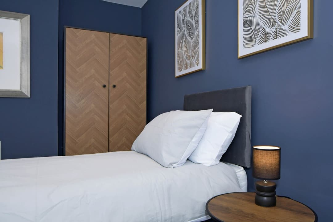 Spacious 3 Bedroom Modern House In Cheshire East - View 10