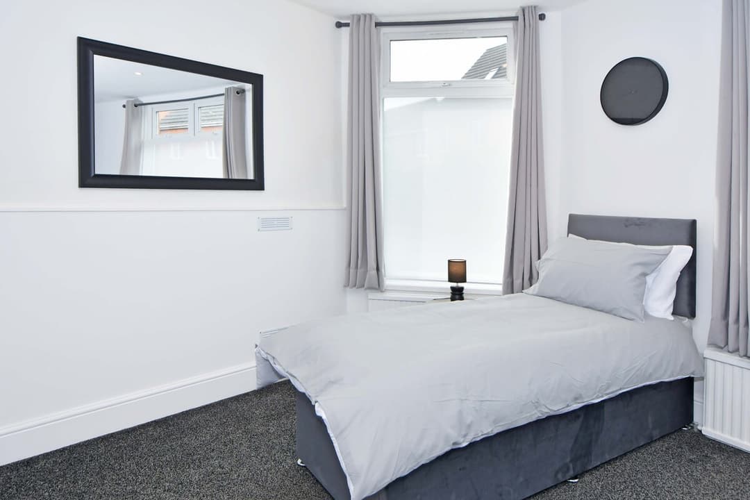 Spacious 3 Bedroom Modern House In Cheshire East - View 12