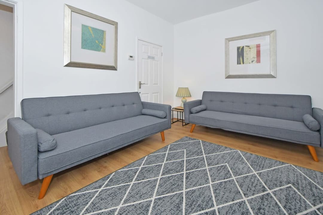 Spacious 3 Bedroom Modern House In Cheshire East - View 14