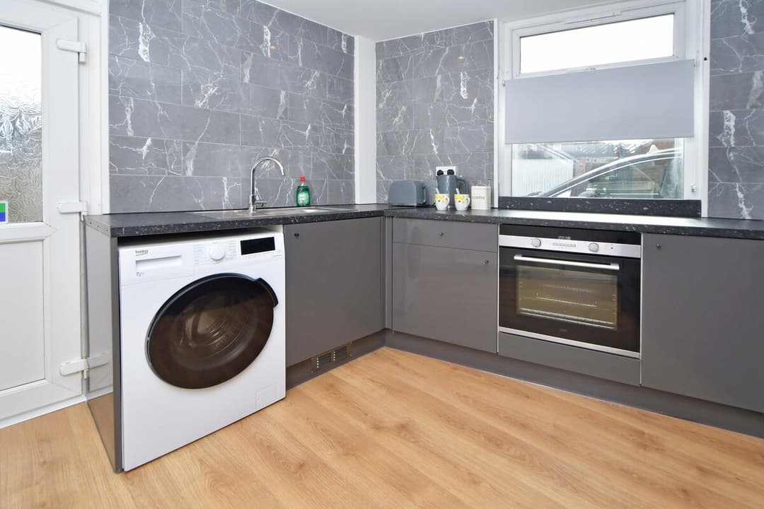 Spacious 3 Bedroom Modern House In Cheshire East - View 15