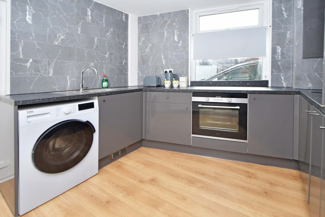 Spacious 3 Bedroom Modern House In Cheshire East - View 18