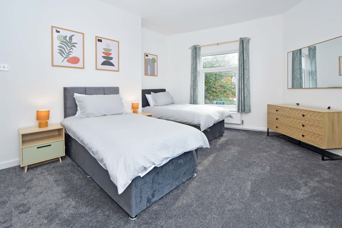 Spacious 3 Bedroom Modern House In Cheshire East