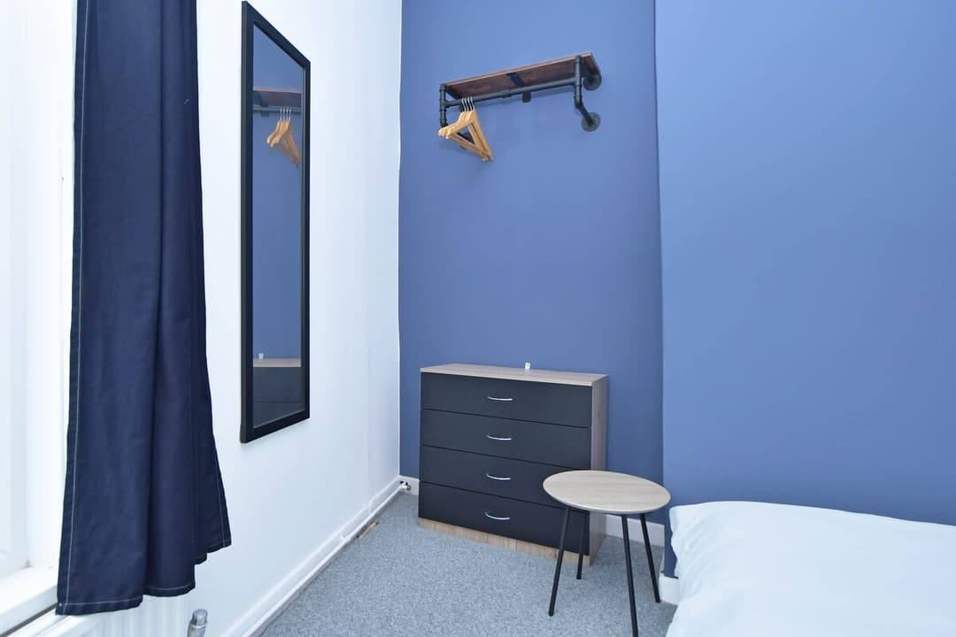Spacious 3 Bedroom Modern House In Cheshire East - View 30