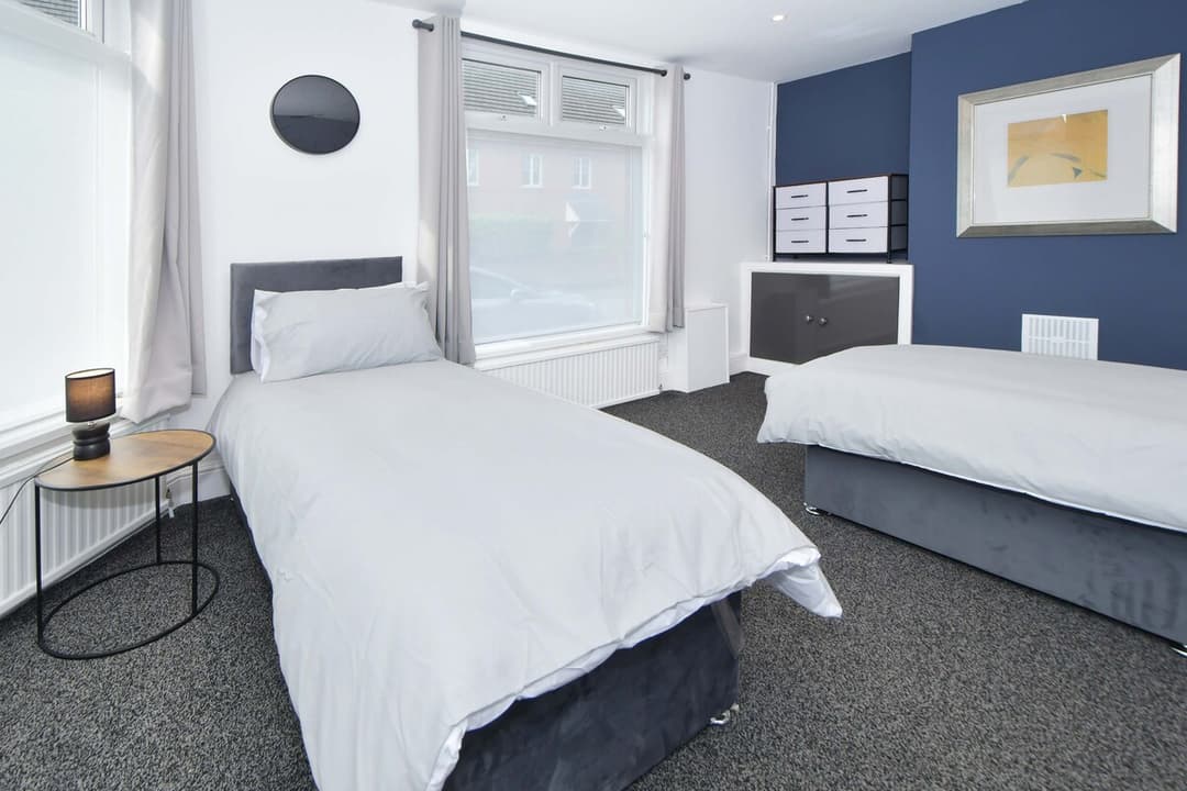 Spacious 3 Bedroom Modern House In Cheshire East - View 34