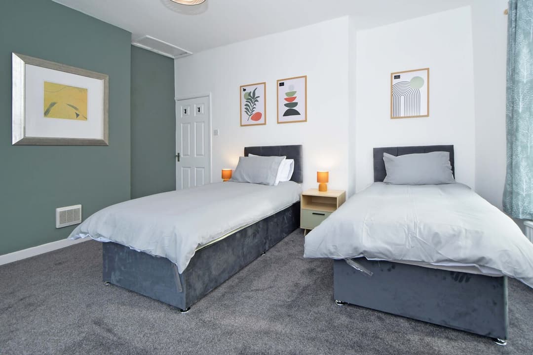 Spacious 3 Bedroom Modern House In Cheshire East - View 38