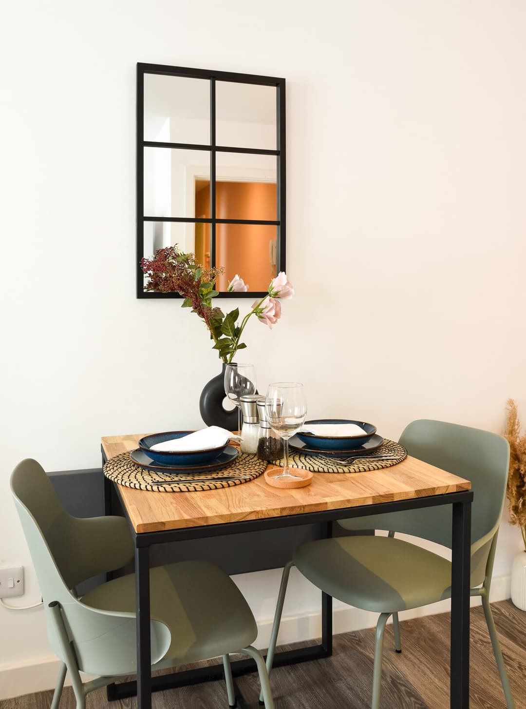 Stylish 1 Bedroom Central Apartment | Town Centre Ft 6 - View 6