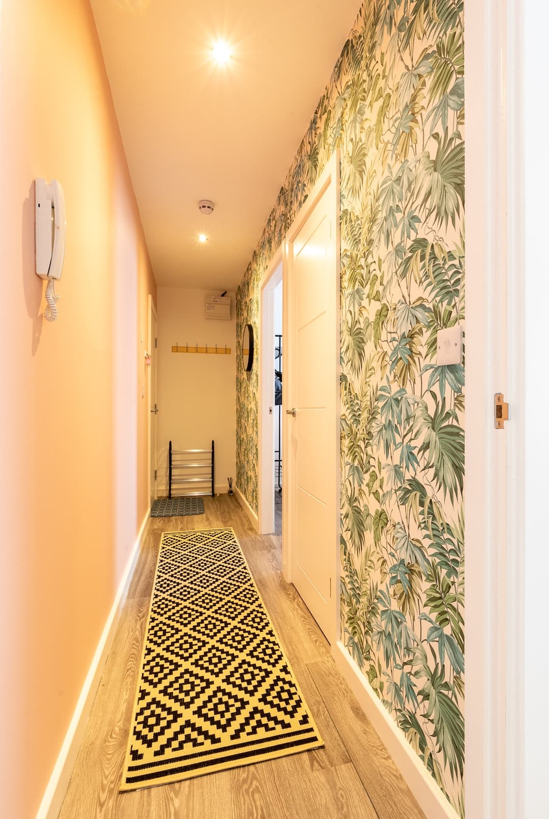Stylish 1 Bedroom Central Apartment | Town Centre Ft 6 - View 8
