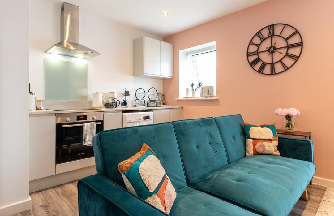 Stylish 1 Bedroom Central Apartment | Town Centre Ft 6 - View 4
