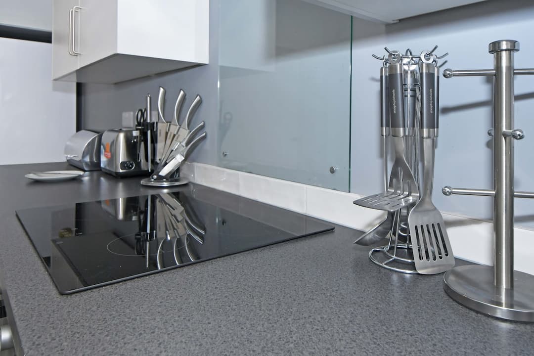 Spacious 5 Bedroom Modern Home In Crewe - View 11