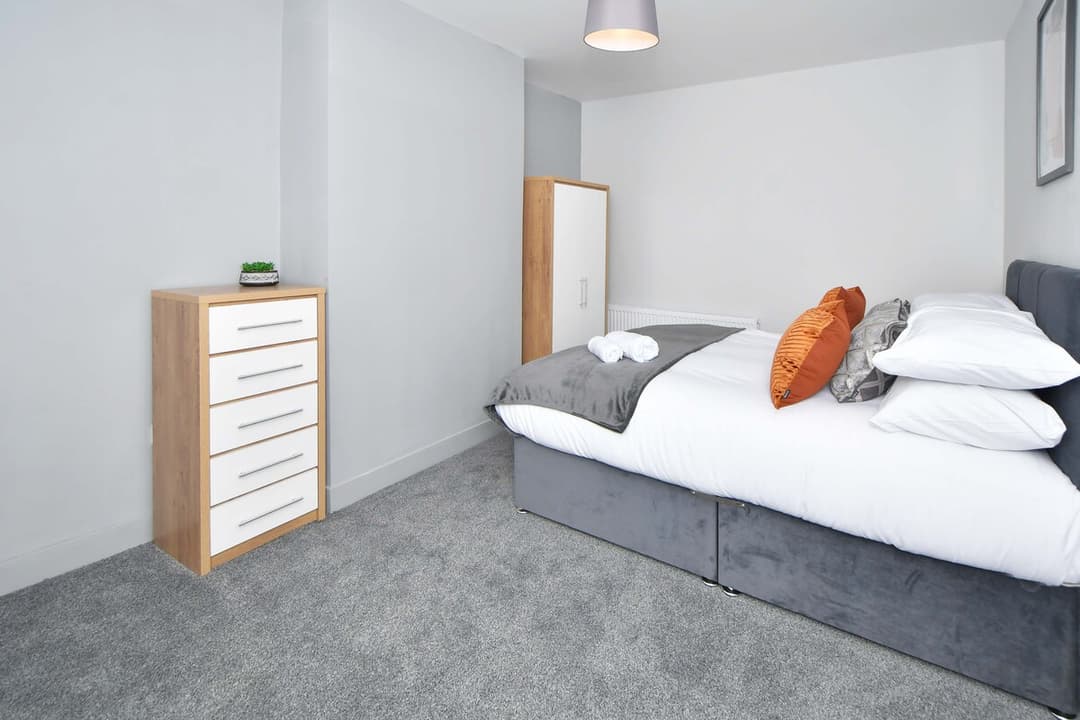 Spacious 5 Bedroom Modern Home In Crewe - View 20
