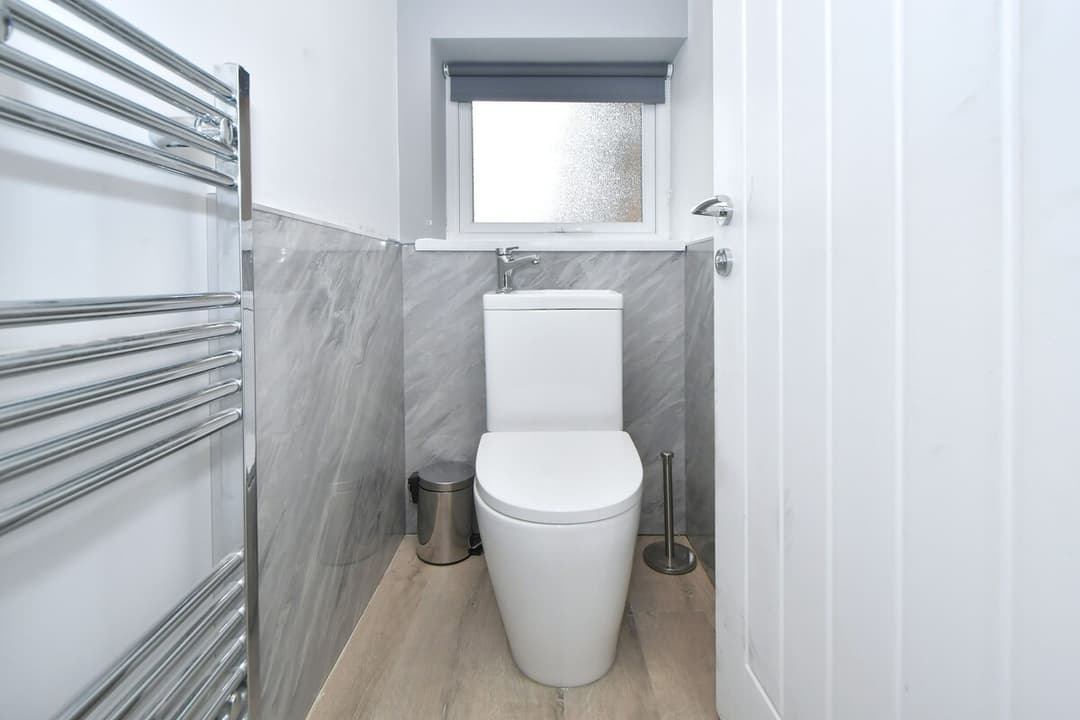 Spacious 5 Bedroom Modern Home In Crewe - View 21