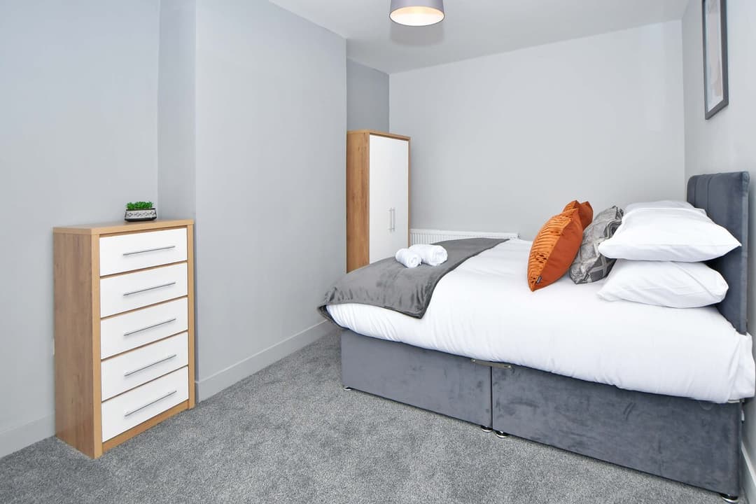 Spacious 5 Bedroom Modern Home In Crewe - View 22