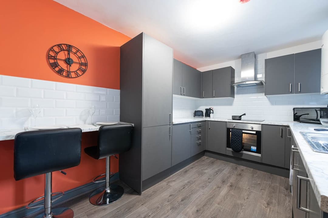 Warm And Cozy 4 Bedroom Home In Crewe - View 2