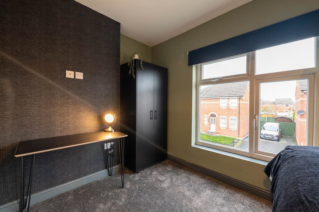 Warm And Cozy 4 Bedroom Home In Crewe - View 13