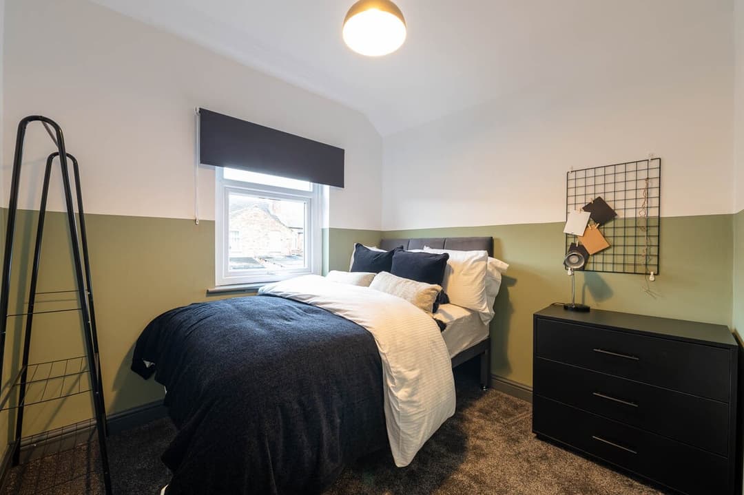 Warm And Cozy 4 Bedroom Home In Crewe - View 14