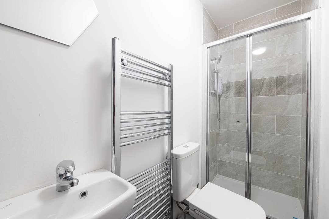 Warm And Cozy 4 Bedroom Home In Crewe - View 16