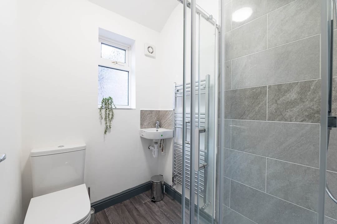Warm And Cozy 4 Bedroom Home In Crewe - View 17