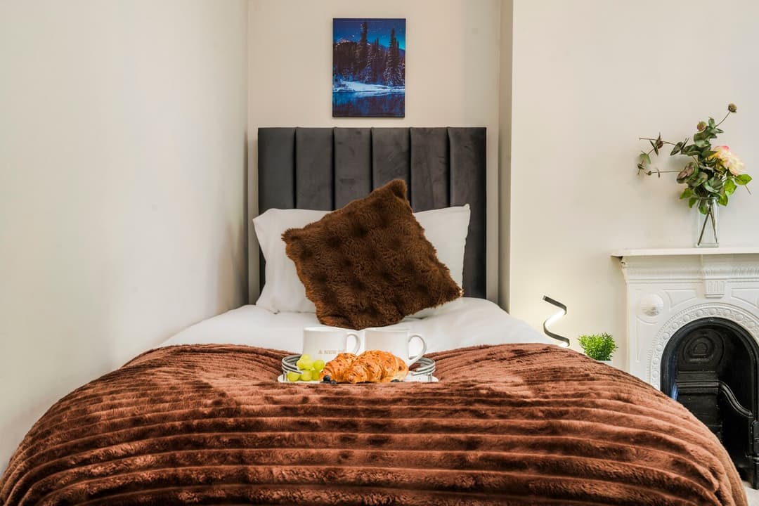 Cozy 4 Bed Home In Birmingham For Trade Stays - View 7