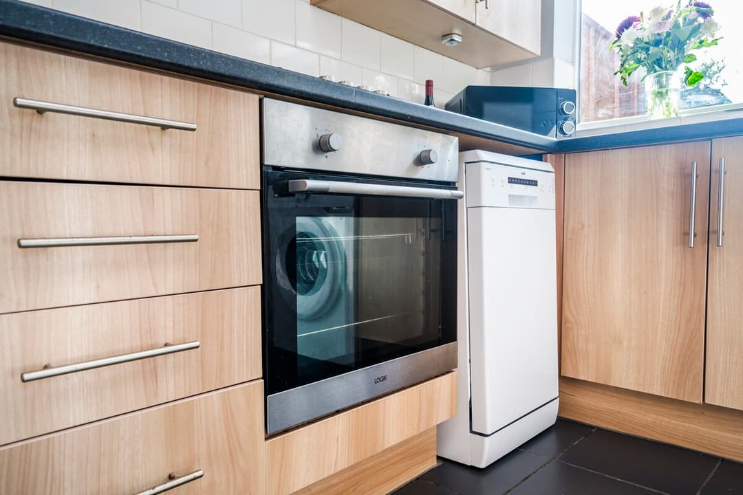 Cozy 4 Bed Home In Birmingham For Trade Stays - View 10