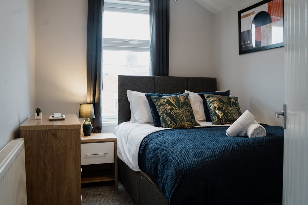 Modern 4 Bedroom House In Crewe | Ideal For Contractors - View 11
