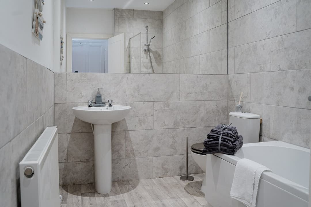 Modern 4 Bedroom House In Crewe | Ideal For Contractors - View 13