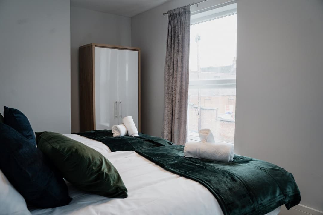 Modern 4 Bedroom House In Crewe | Ideal For Contractors - View 16
