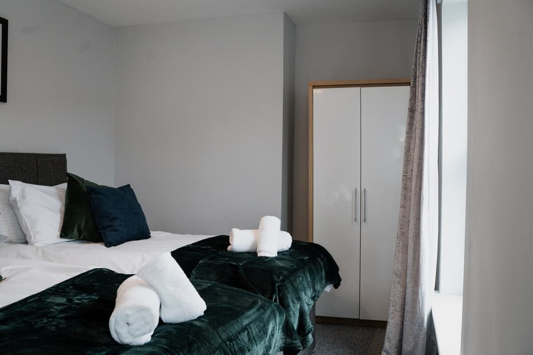 Modern 4 Bedroom House In Crewe | Ideal For Contractors - View 20