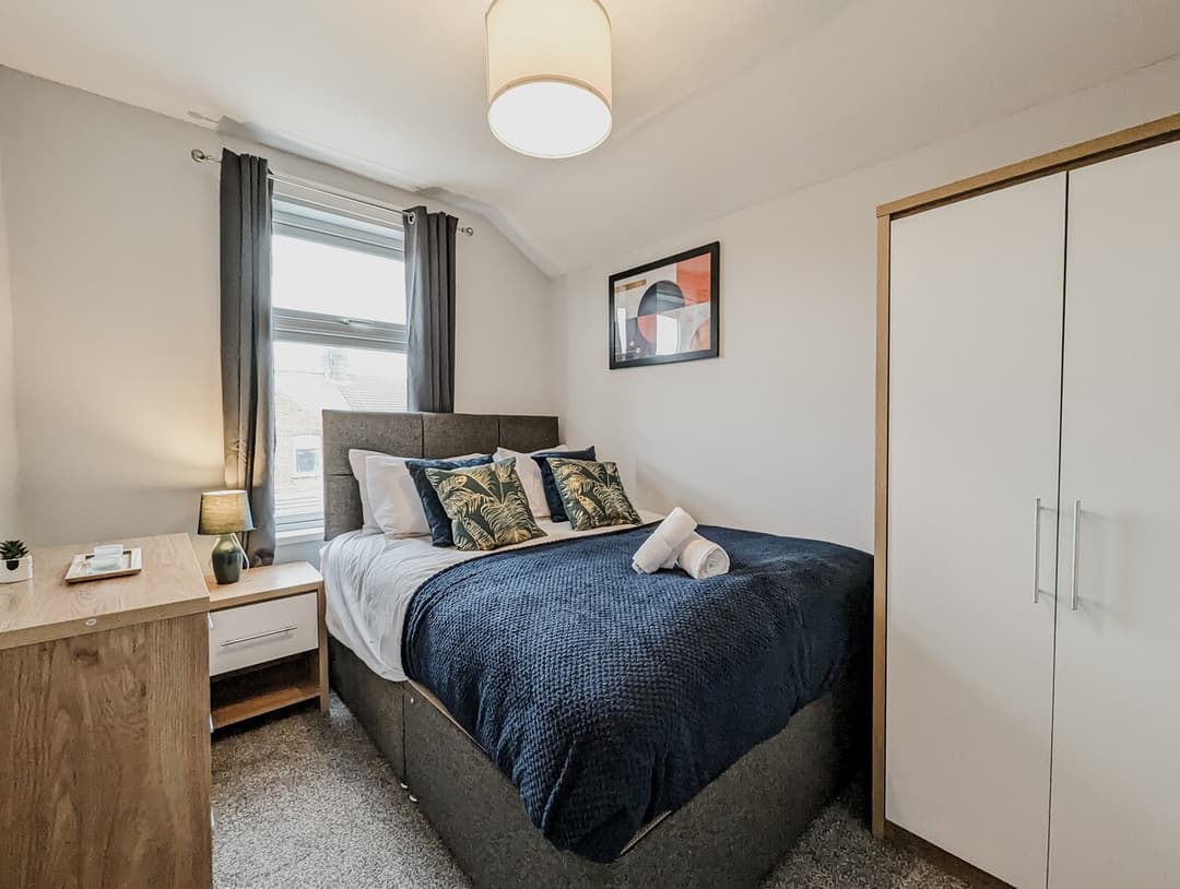 Modern 4 Bedroom House In Crewe | Ideal For Contractors - View 25
