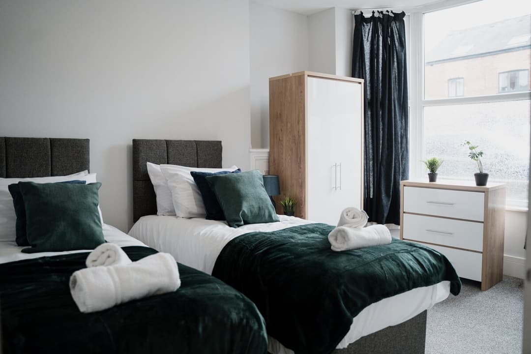 Modern 4 Bedroom House In Crewe | Ideal For Contractors - View 48