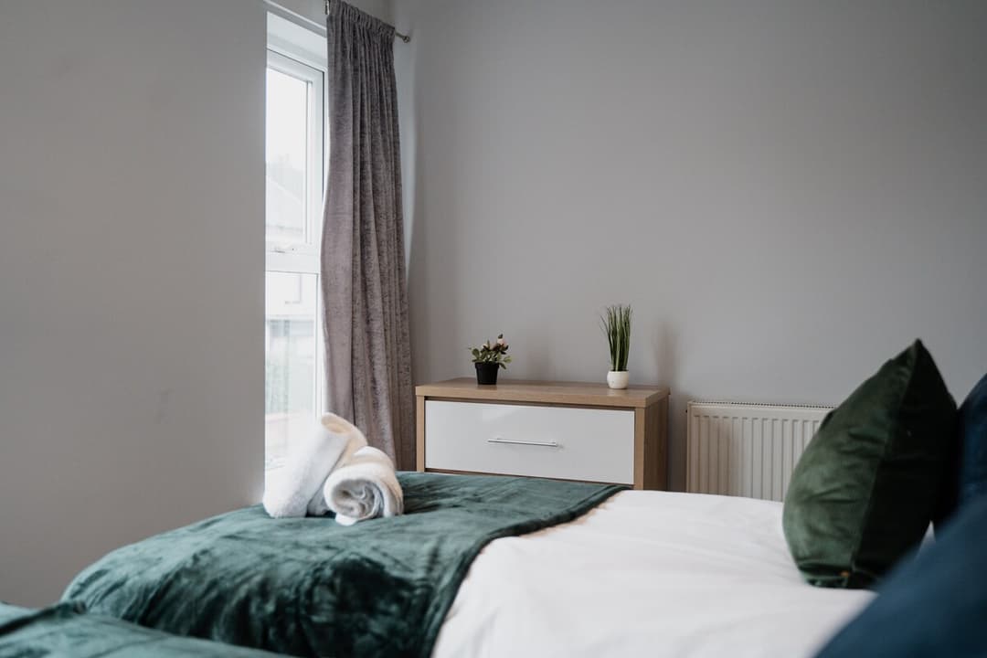 Modern 4 Bedroom House In Crewe | Ideal For Contractors - View 50