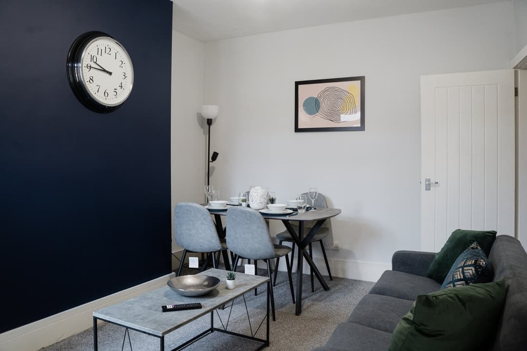 Modern 4 Bedroom House In Crewe | Ideal For Contractors - View 59