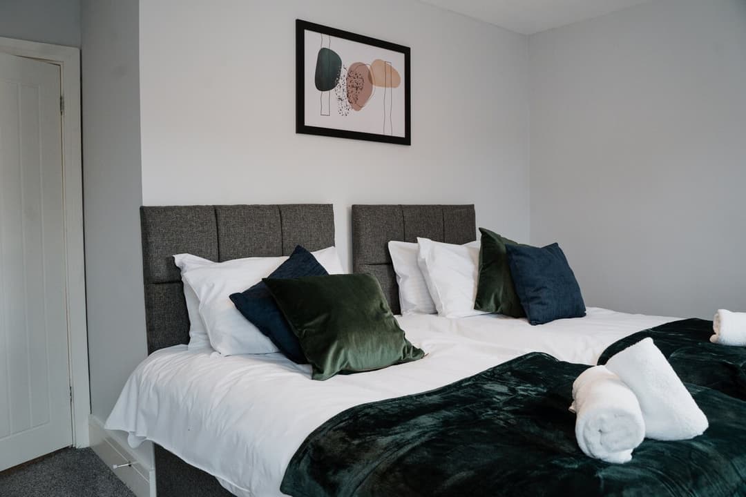 Modern 4 Bedroom House In Crewe | Ideal For Contractors - View 63