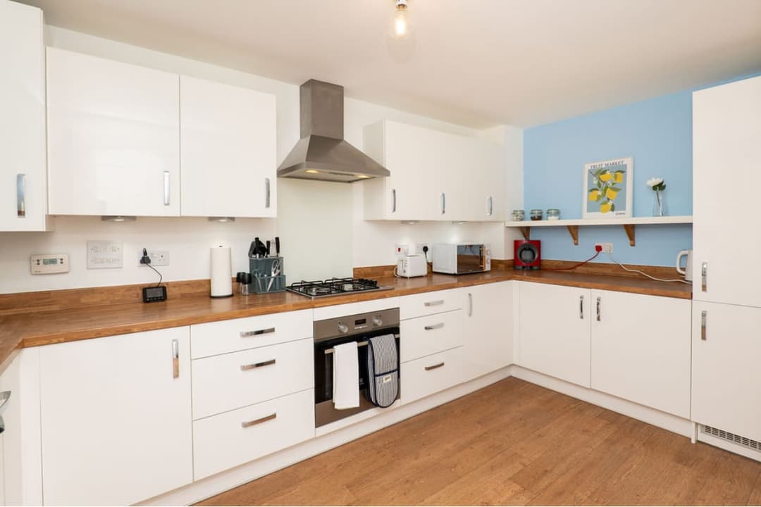  Marston 4 Bedroom House | 2.5 Baths (free Parking) - View 2