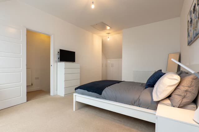  Marston 4 Bedroom House | 2.5 Baths (free Parking) - View 2