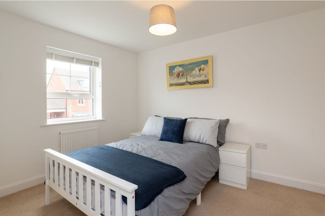  Marston 4 Bedroom House | 2.5 Baths (free Parking) - View 5