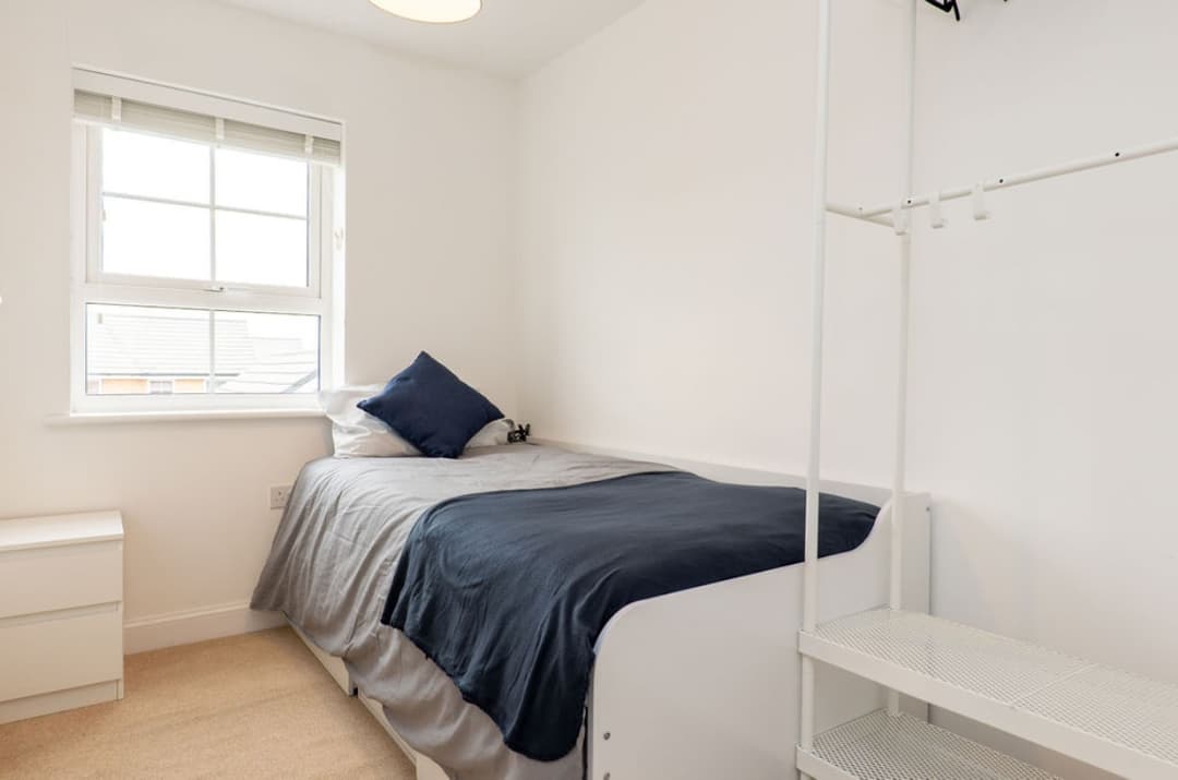  Marston 4 Bedroom House | 2.5 Baths (free Parking) - View 6