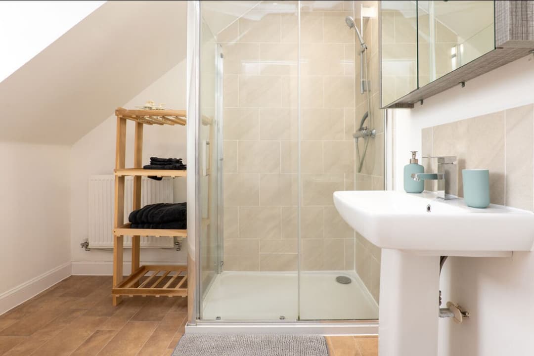  Marston 4 Bedroom House | 2.5 Baths (free Parking) - View 7