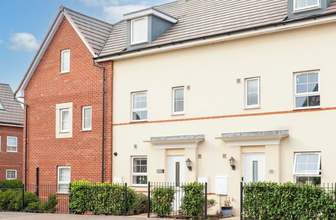  Marston 4 Bedroom House | 2.5 Baths (free Parking) - View 9