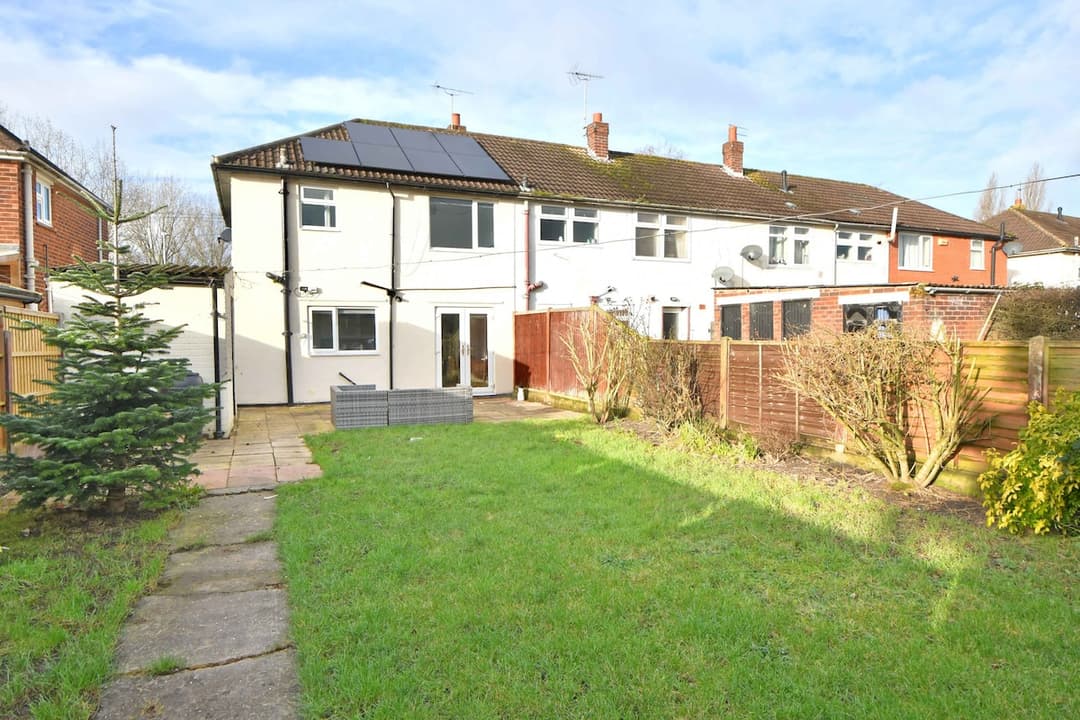 Entire 3 Bedroom Modern Home In Crewe - View 25