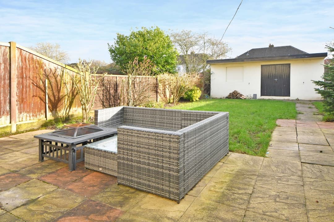 Entire 3 Bedroom Modern Home In Crewe - View 26