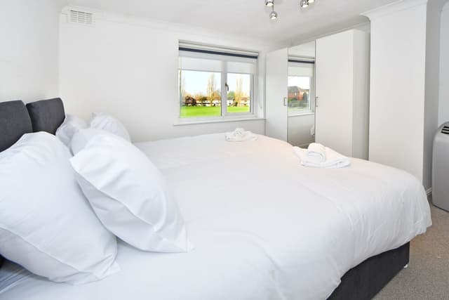 Entire 3 Bedroom Modern Home In Crewe - View 2