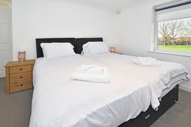 Entire 3 Bedroom Modern Home In Crewe - View 4