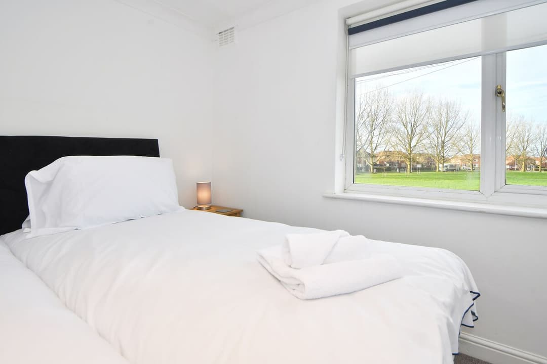 Entire 3 Bedroom Modern Home In Crewe - View 7
