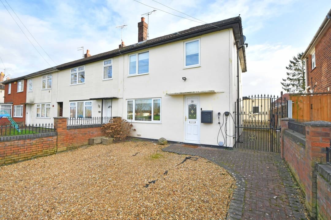 Entire 3 Bedroom Modern Home In Crewe - View 15