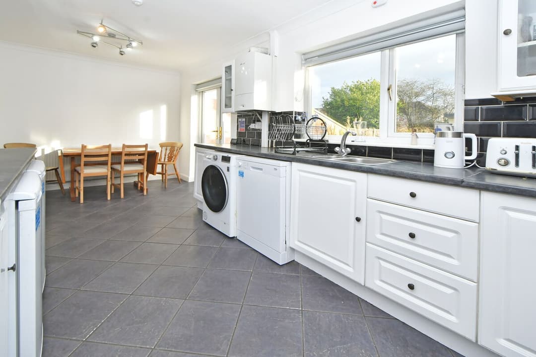 Entire 3 Bedroom Modern Home In Crewe - View 16