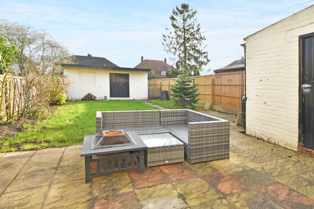 Entire 3 Bedroom Modern Home In Crewe - View 17