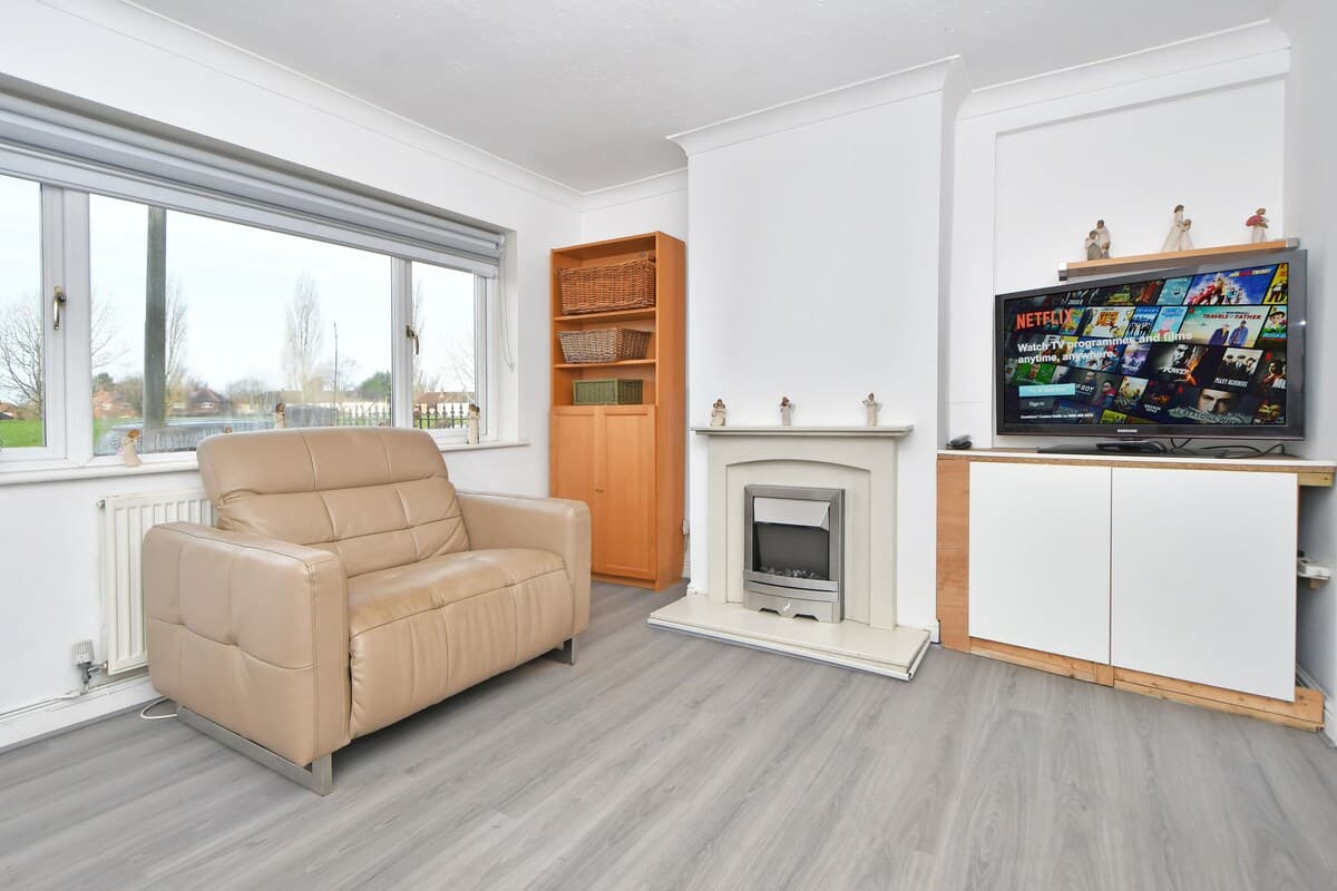 Entire 3 Bedroom Modern Home In Crewe