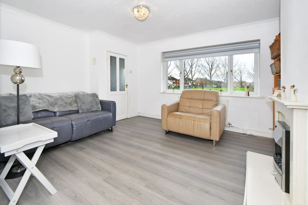 Entire 3 Bedroom Modern Home In Crewe - View 18